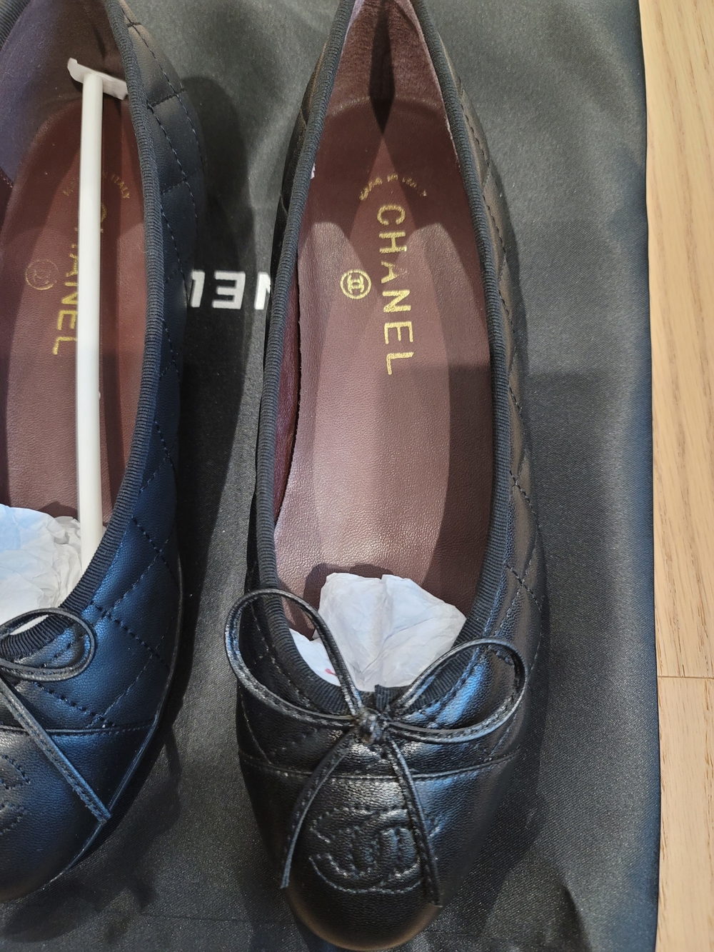 Women’s Black Quilted Leather Ballet Flats - Picture 4 of 10